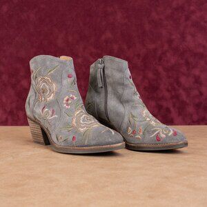 Sofft Women Westmont Floral Embroidered Grey Suede Cowboy Ankle Boots sz 7